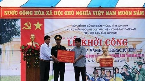 Thượng tướng Lê Chiêm - Thứ trưởng Bộ Quốc phòng làm việc tại Kon Tum