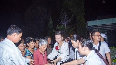 Tích cực làm từ thiện, Đỗ Lan đúng chuẩn “Hoa hậu Nhân ái”