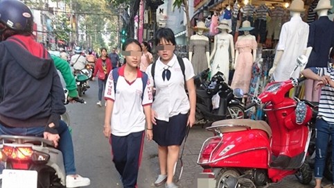 Tranh luận Doanhnhan.vn: Người đi bộ CHẾT do vỉa hè bị lấn chiếm thì phạt ai?