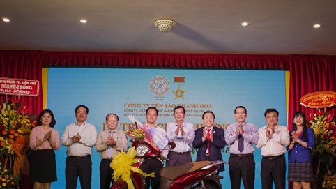 Trao giải cho khách hàng trúng thưởng chương trình “Sanest Khánh Hòa - niềm tự hào thương hiệu Việt Nam”  tại Cần Thơ