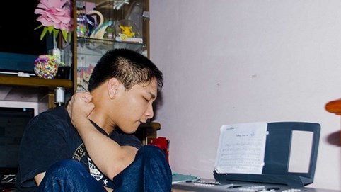 Tự sự đẫm nước mắt về mẹ của chàng nhạc sĩ bại não