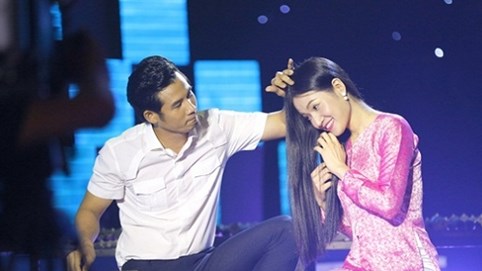 Tưởng Hoàng Kim Uyên là người yêu, Thanh Thức xúc động hát đến nghẹn giọng