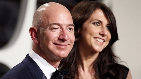 Tỷ phú giàu nhất thế giới Jeff Bezos từng là “người ngốc nhất công ty”