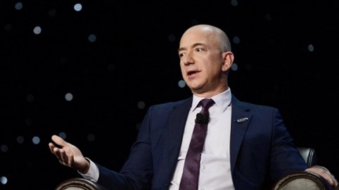 Tỷ phú Jeff Bezos khuyên người trẻ: 