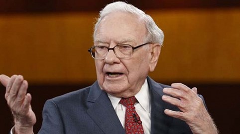 Tỷ phú Warren Buffett khuyên người trẻ: Giao tiếp kém giống như bạn 'liếc mắt đưa tình' với một cô gái… trong bóng tối!