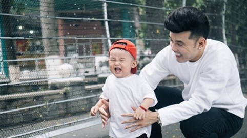 Con trai Ưng Hoàng Phúc cực dễ thương trong MV nhạc thiếu nhi