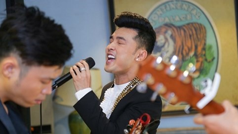 Ưng Hoàng Phúc “thoát xác” cực ngầu trong album U2