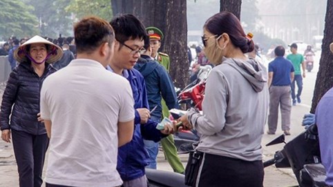 Vé trận bán kết lượt về AFF Cup: Mua lại gấp 4, bán ra gấp 8