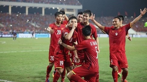 Việt Nam 2-1 Philippines: Quang Hải và Công Phượng rực sáng, Việt Nam vào chung kết AFF Cup sau 10 năm