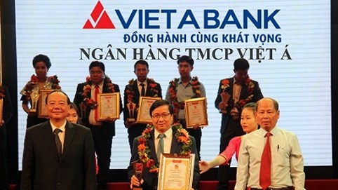 VietABank nhận danh hiệu “Top 10 thương hiệu tín nhiệm 2017”