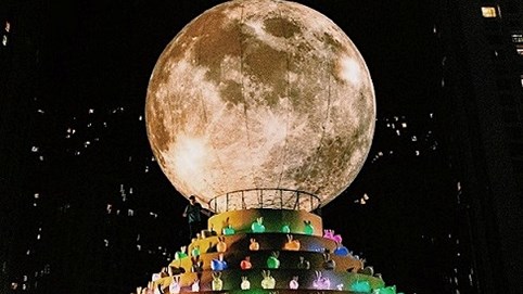 Vincom gây bất ngờ với “siêu trăng” lớn nhất Việt Nam