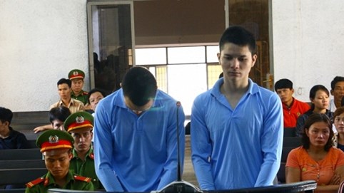 Vụ án hai thanh niên sát hại bé gái 13 tuổi: Nhiều tình tiết chưa được làm rõ