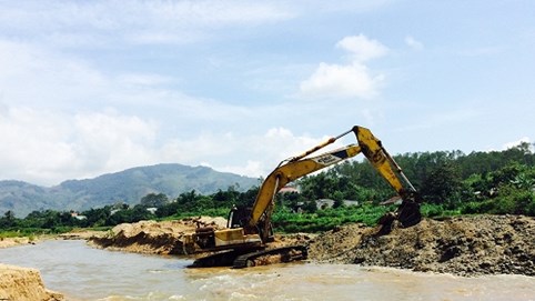 Vụ “rút ruột” sông Pô Kô ở Kon Tum: Ban quản lý dự án nói gì?