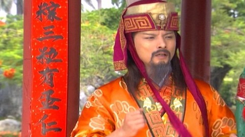 Vui nhộn với Thổ Địa công đội mũ quan trong 