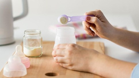 Hà Nội: Tăng cường kiểm soát sản xuất, kinh doanh và quảng cáo sản phẩm dinh dưỡng, bình sữa cho trẻ nhỏ