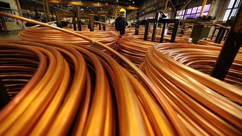 Nhà đầu tư đặt cược hàng tỷ USD vào đà tăng nóng của thị trường kim loại đỏ