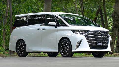 Toyota Việt Nam triệu hồi xe Alphard để thay ốp nắp ca-pô