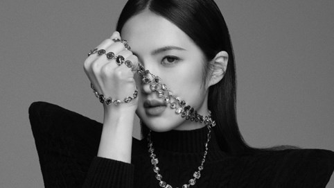 Công chúa út của đế chế Huawei chính thức bước vào showbiz với loạt ảnh cực 