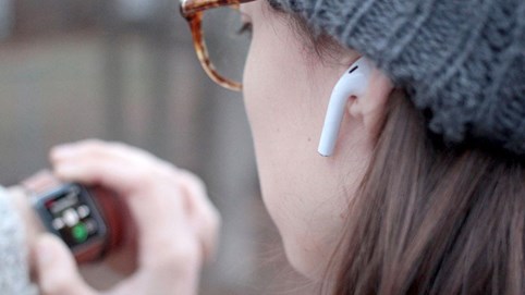 Thị trường tai nghe không dây tăng gần gấp đôi, tại sao Apple hụt hơi?