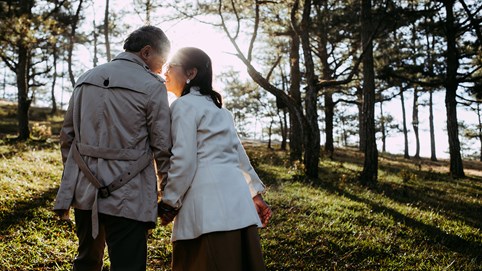 Bộ ảnh gây sốt mạng xã hội của vợ chồng U80