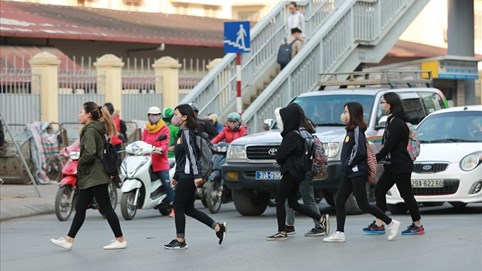 Hà Nội vận động người dân ở trong nhà