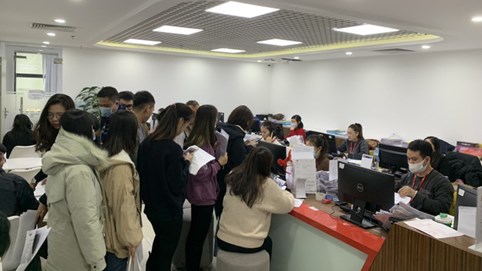 Nhà đầu tư đổ xô vào chứng khoán, bình quân mỗi ngày có thêm gần 4.000 tài khoản mở mới trong tháng 1