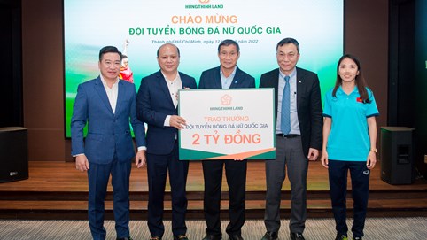 Hưng Thịnh Land trao thưởng 2 tỷ đồng cho đội tuyển bóng đá nữ 