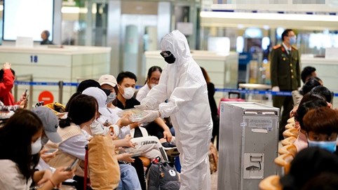 Khách nhập cảnh Việt Nam phải trả phí xét nghiệm và lưu trú trong thời gian cách ly