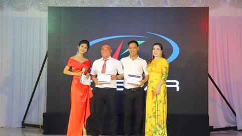 Chơi lớn tặng 2 ô tô cho nhân viên, nữ doanh nhân Lương Thị Xuân nói gì?