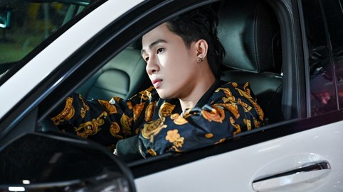 Mổ xẻ thu nhập thật của nam ca sĩ 