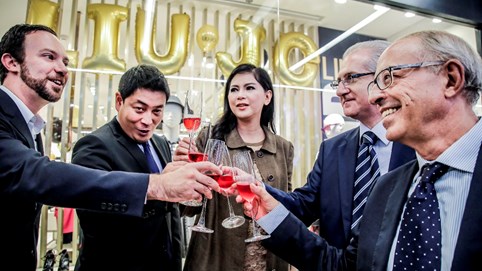 Những bóng hồng “không phải dạng vừa” đằng sau các doanh nhân Việt nổi tiếng