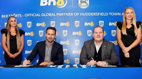 Đối tác toàn cầu mới của Club Huddersfield Town