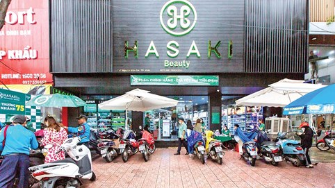 'Ông lớn' nước ngoài nào hậu thuẫn chuỗi mỹ phẩm, làm đẹp Hasaki?