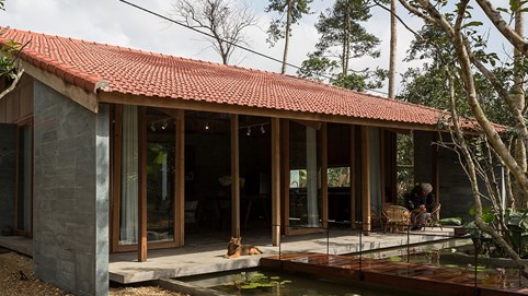 Ngôi nhà gỗ bình yên giữa làng bưởi của xứ Huế mộng mơ