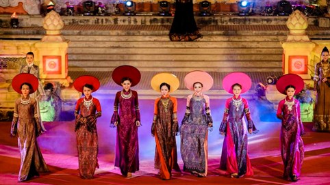 Công nghiệp văn hóa nhìn từ điện ảnh và áo dài