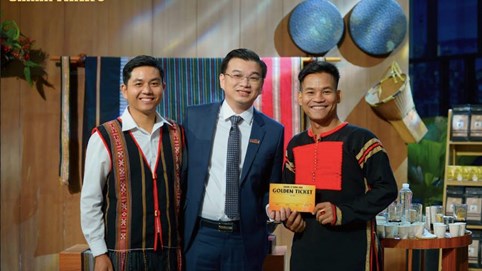 Chàng trai dân tộc Ê Đê bỏ ngành y đi kinh doanh cà phê, đạt 10 tỷ đồng doanh thu năm 2023, khiến Shark Hùng Anh rút Vé Vàng giành deal nảy lửa