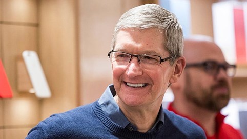 Đưa Apple lên đỉnh cao, CEO Tim Cook "bỏ túi" gần 100 triệu USD tiền lương năm 2020, gấp 1.400 lần so với nhân viên