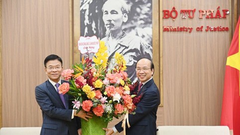 Thứ trưởng Phan Chí Hiếu làm Chủ tịch Viện Hàn lâm Khoa học xã hội Việt Nam