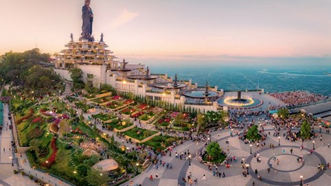 Ngày 18/1/2025, nhiều phần quà giá trị đón chờ du khách trong dịp kỷ niệm 5 năm khai trương cáp treo núi Bà Đen