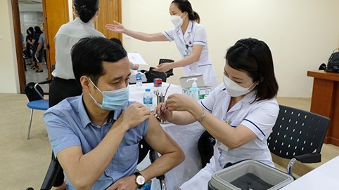 Tăng phụ cấp ưu đãi theo nghề đối với viên chức y tế dự phòng, y tế cơ sở