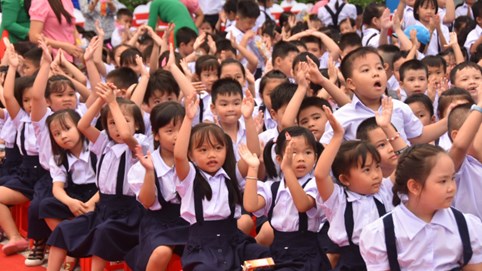 Hà Nội hoãn học trực tiếp với học sinh tiểu học và lớp 6 tại 12 quận nội thành