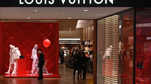 Louis Vuitton, Fendi đóng cửa hàng tại trung tâm xa xỉ nhất Hong Kong