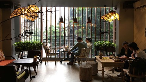 Các quán cà phê ở Hà Nội được hoạt động trở lại từ 0h ngày 2/3