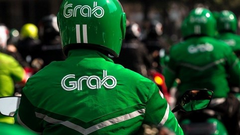 Dưới sức ép xăng dầu tăng vọt, Grab tăng cước ở tất cả các dịch vụ
