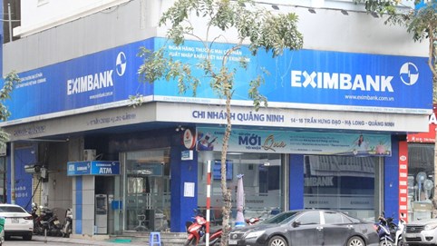 Vụ nợ thẻ tín dụng 8,5 triệu sau 11 năm lên thành 8,8 tỷ đồng của ngân hàng Eximbank được cho là khủng hoảng lớn thứ hai của ngành ngân hàng từ năm 2023 đến nay