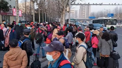 Đằng sau những tour du lịch giá siêu rẻ ở Trung Quốc: "Trải nghiệm mệt mỏi" dành cho những người đủ sức "chạy sô"