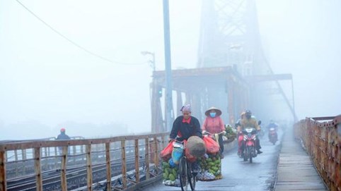 Thời tiết ngày mai 11/4: Hà Nội mưa lạnh, Nam Bộ nắng nóng