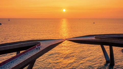 Chiêm ngưỡng Cầu Hôn và thị trấn Hoàng Hôn đẹp như một thước phim giả tưởng