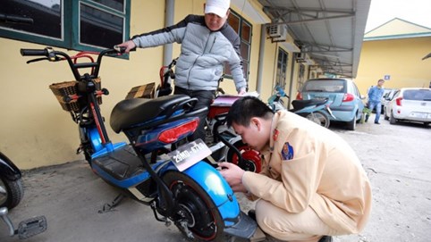 Người dân có thể tới công an phường, xã đăng ký biển số xe máy từ 21/5