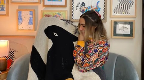 Bí quyết làm giàu: Làm điều khiến bản thân cảm thấy mãn nguyện,  cô gái 24 tuổi này kiếm 32.000 USD/tháng tiền làm thêm